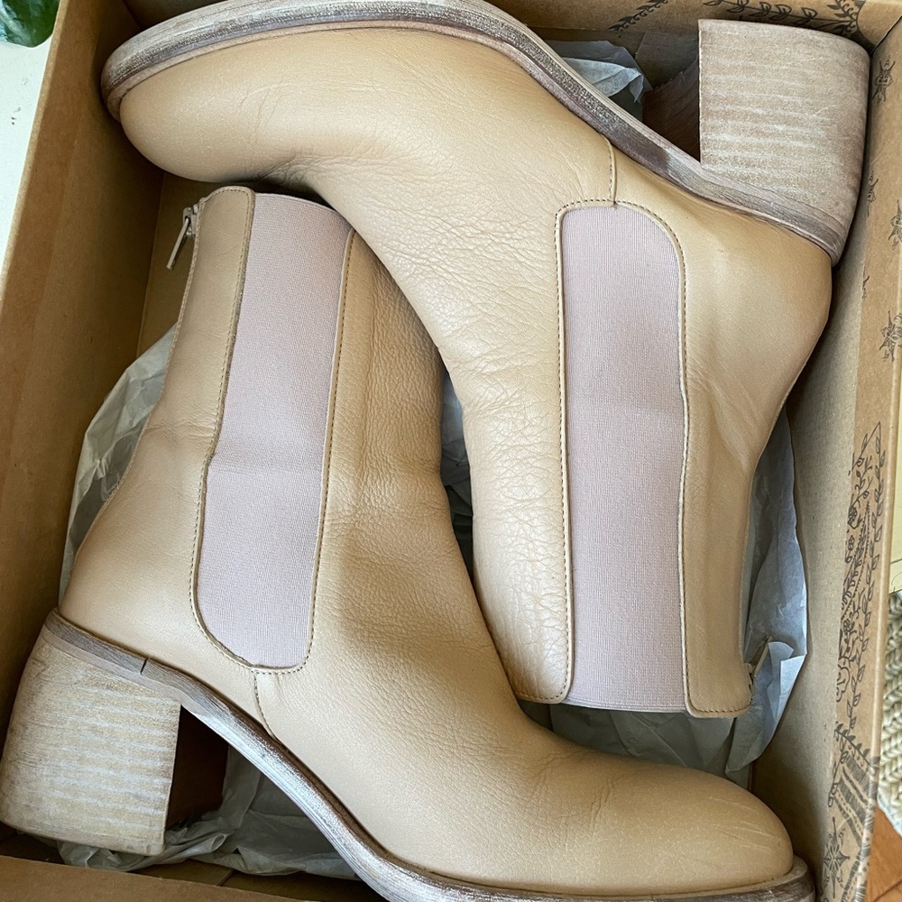 Free People Essential Chelsea Boot size 41 / 11